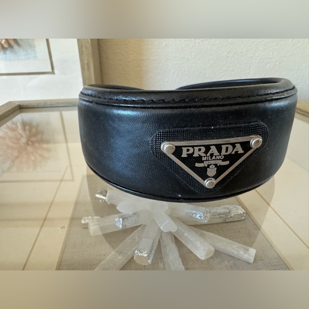 Inspired P headband. Faux leather. - Picture 4 of 6
